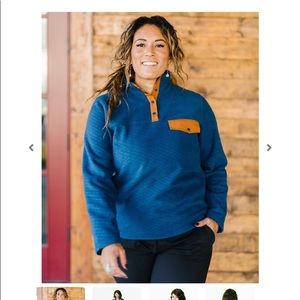 Zyia wicked teal quilted pocket pullover